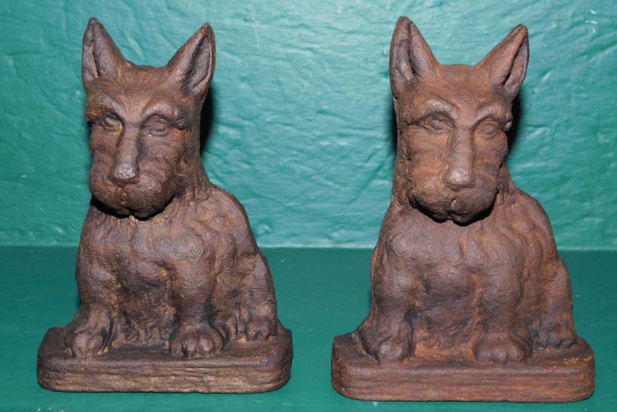 Pair Cast Iron Scottish Terrier Bookends (1 of 2)