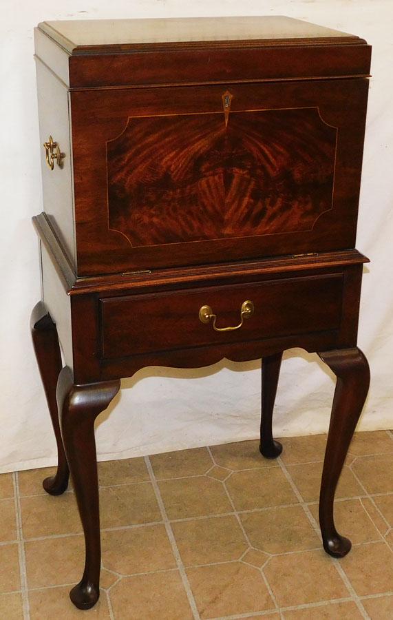 Henkel Harris Mahogany Queen Anne Silver Chest (1 of 10)