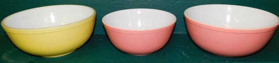 3 Pc Pyrex Mixing Bowls (1 of 3)