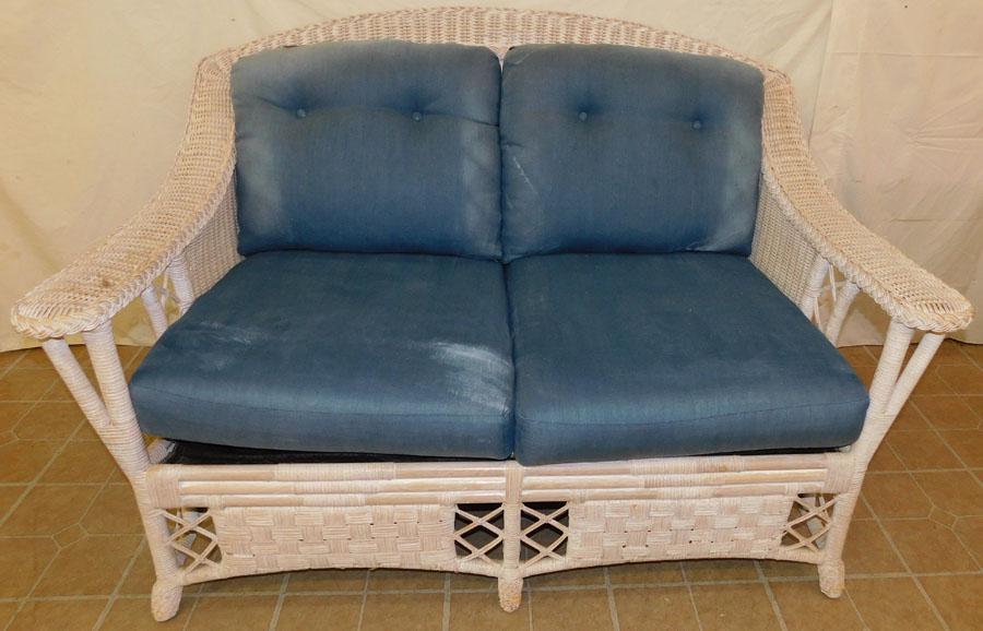 Wicker Love Seat (1 of 4)
