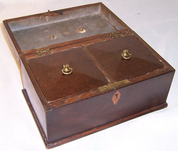 Mahog Queen Anne tea caddy w/ fitted compartments - 2