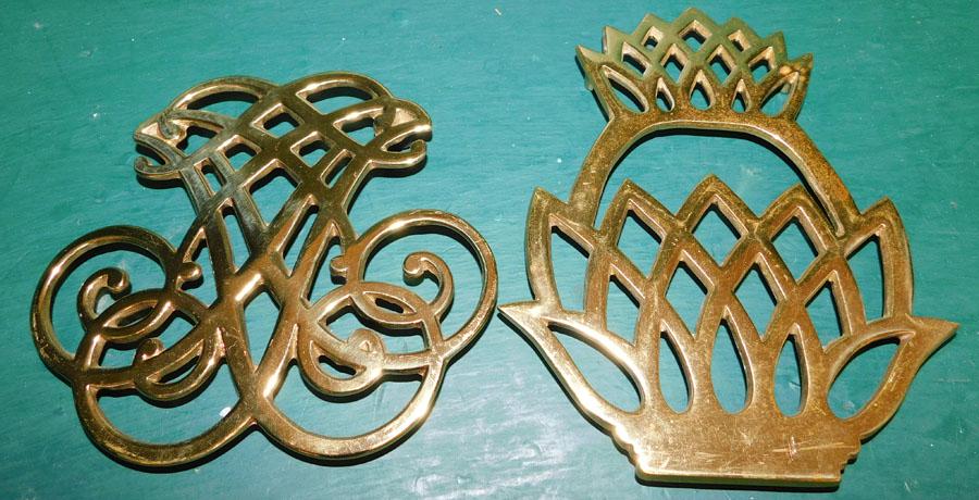 2 VA MetalCrafters Brass Trivets (1 of 4)