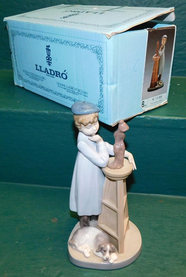 Lladro Figurine (1 of 4)
