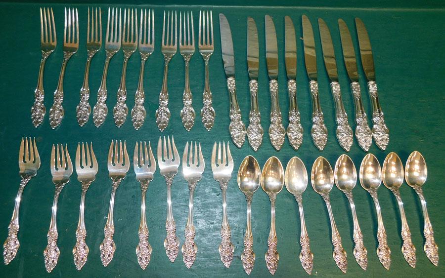 32 Pcs of Reed & Barton Sterling Flatware, (42.6 T.O.) (1 of 6)