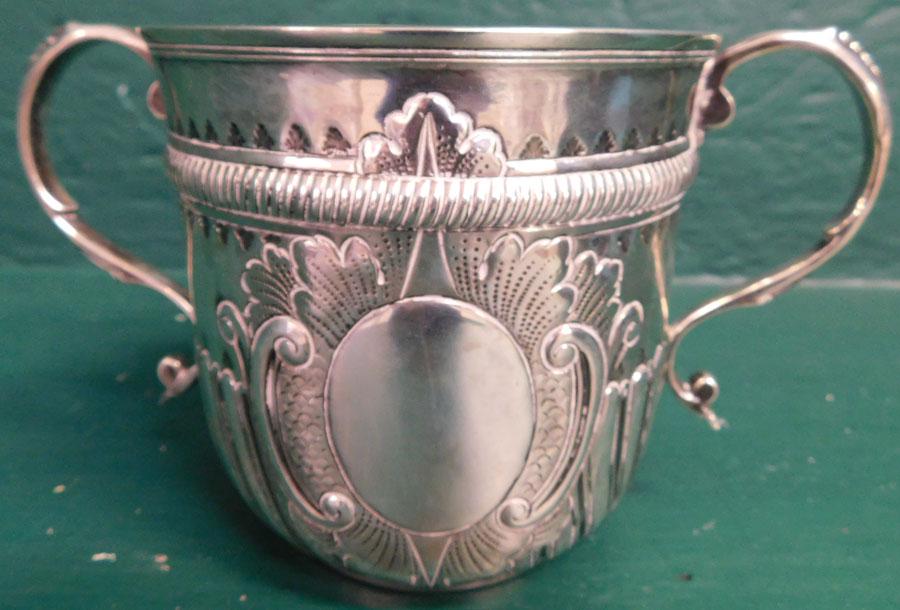 18th C George III Sterling Caudle Cup (10.2 T.O): 18th C George III Sterling Caudle Cup, London 1759 (10.2 T.O). 4 1/4" H