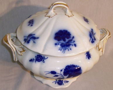 Flow blue English tureen (13" x 10 1/2"): Flow blue English tureen (13" x 10 1/2")