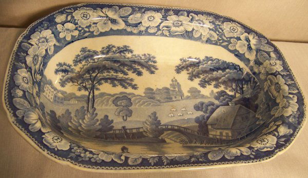 English transfer blue/white Spode bowl w/ gravy: Early English transfer blue and white Spode bowl with gravy boat