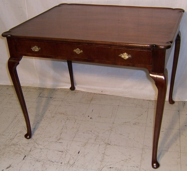 18th c Queen Anne mahogany pie crust tea table: 18th century Queen Anne mahogany pie crust tea table