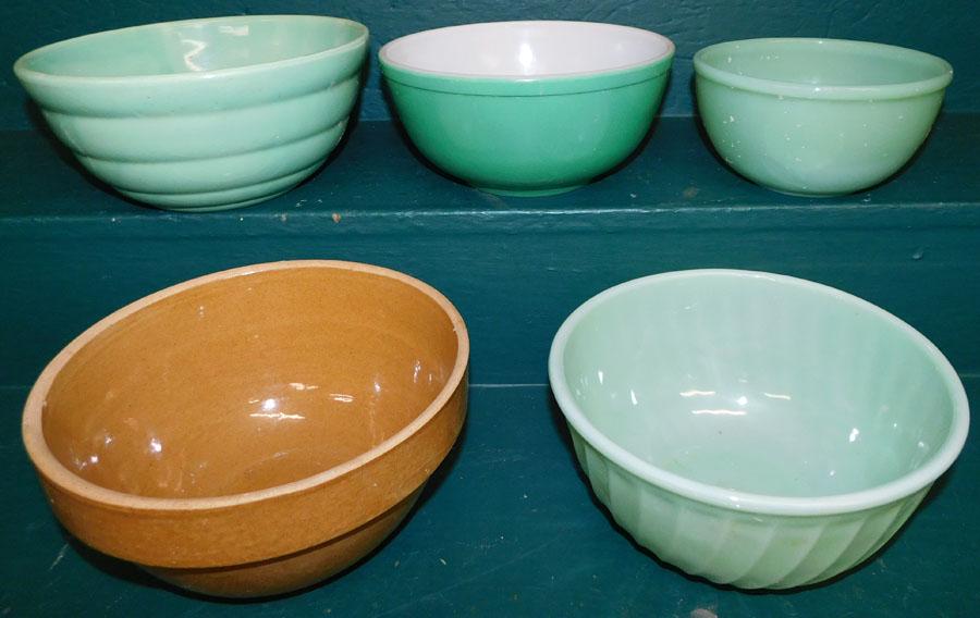 Lot 5 Mixing Bowls (2 Jadeite) (1 of 2)