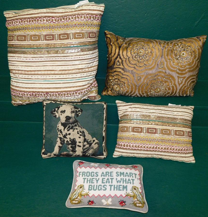 Lot 5 Decorator Pillows (1 of 3)