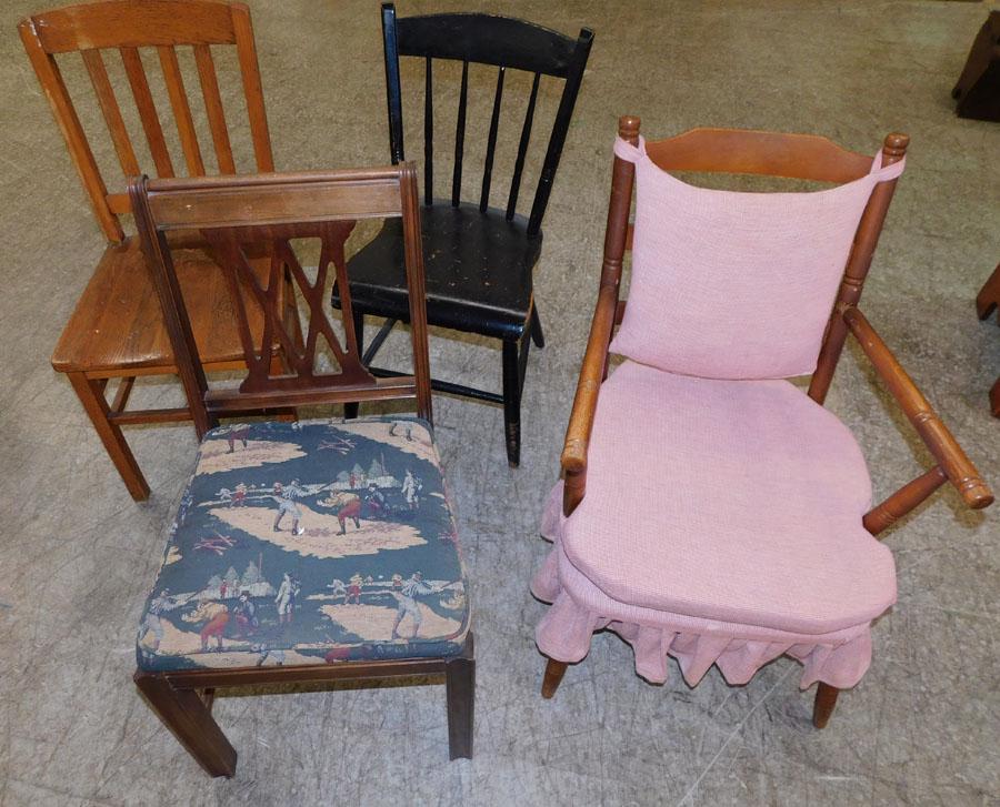 Lot of 4 Chairs, 1 Arm (1 of 1)