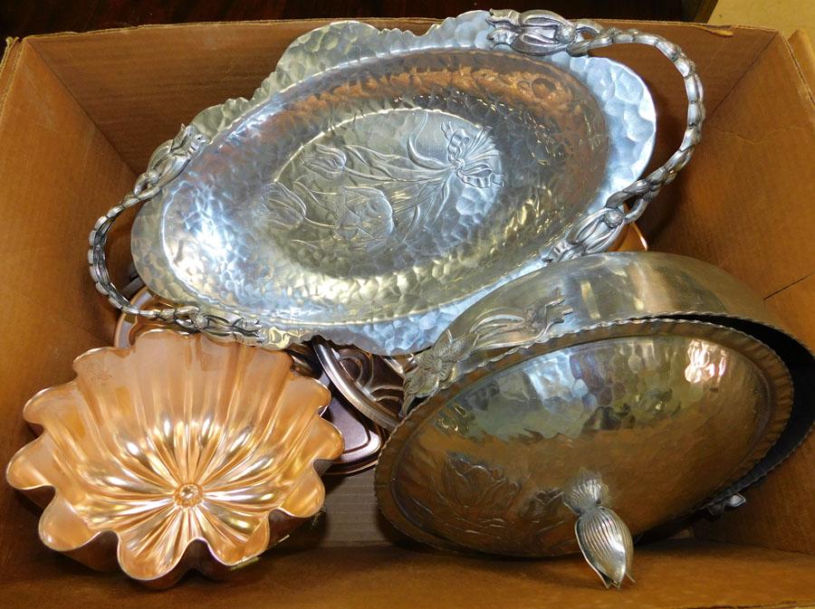 Lot of Aluminum Trays & Cake Molds: Lot of Aluminum Trays & Cake Molds.