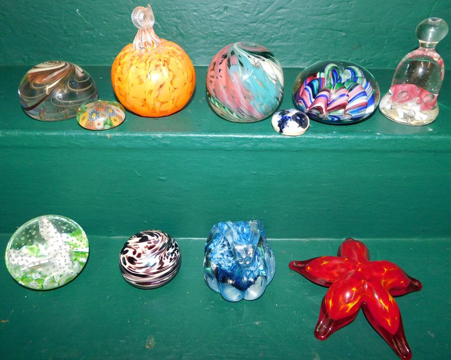 Lot 9 Art Glass Paperweights (1 of 7)
