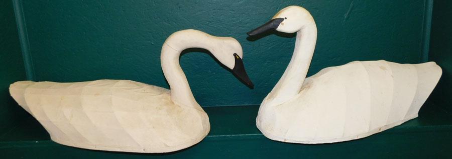 Two Canvas Back Geese Decoys Signed (1 of 8)