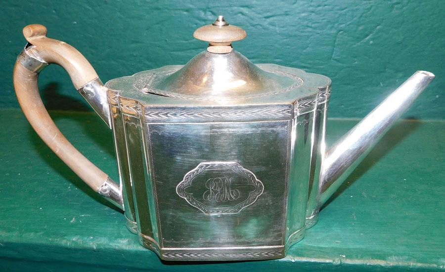 George III Old Sheffield Teapot cc 1810: George III Old Sheffield Teapot cc 1810. 10 1/2" X 6"