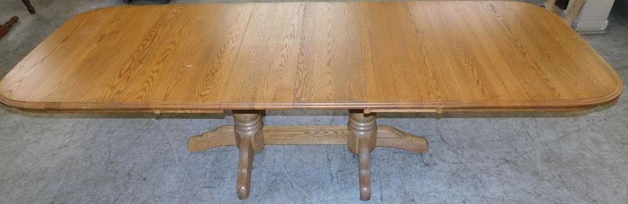 Oak Pedestal Table W/ 4 Leaves Robinson Furn. Co. (1 of 3)