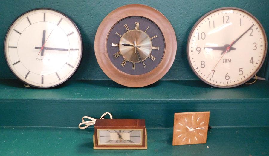 Lot 5 MCM Clocks -- IBM -- Simplex: Lot 5 MCM Clocks -- IBM -- Simplex . 15 3/4" Dia -- Largest