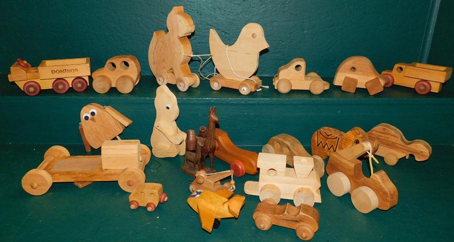 Lot Of Wooden Toys: Lot Of Wooden Toys.