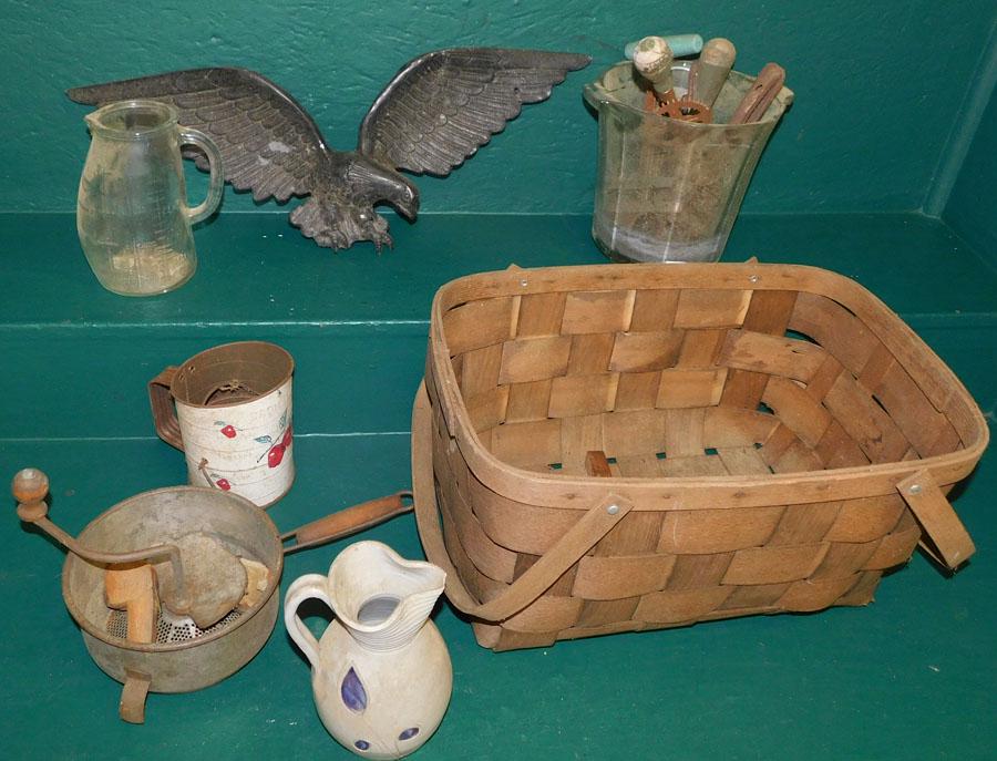 Lot Antique Tin Kitchen Items, Cast Alum. Eagle & Misc. (1 of 4)