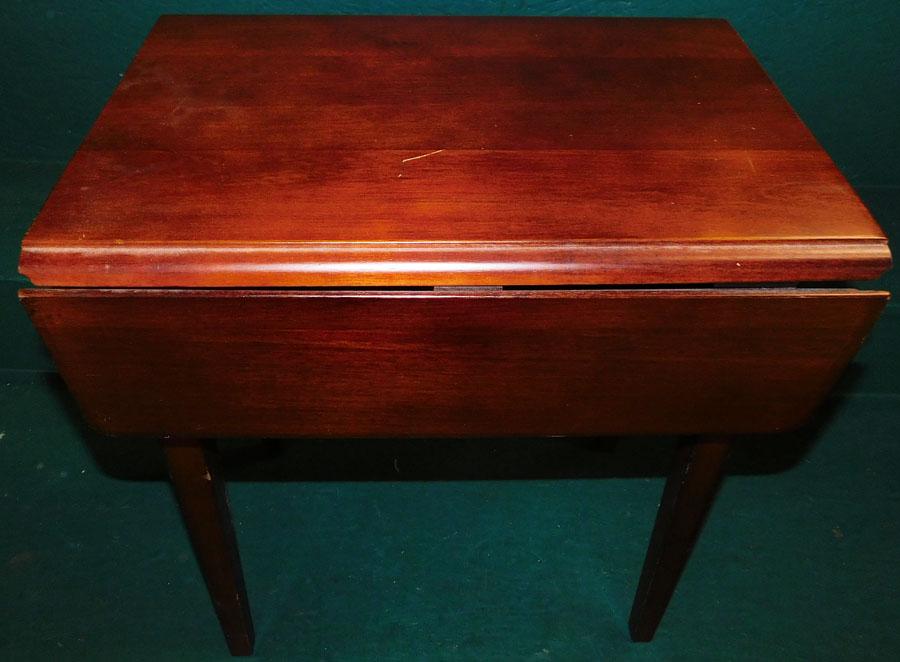Small Mahogany Drop Leaf Table (1 of 3)