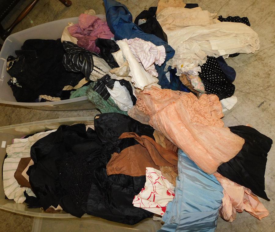 Lot Vintage Ladies Clothing (1 of 3)