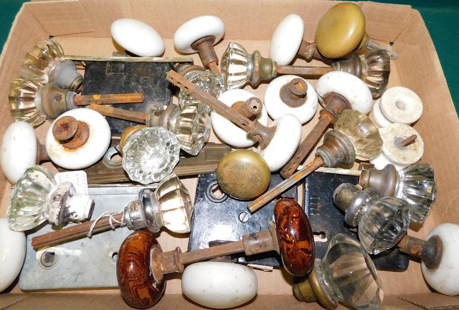 Lot Of Antique Porcelain & Glass Doorknobs (1 of 1)