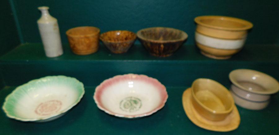 Lot Of Porcelain -- Sponge Ware -- Pottery (1 of 4)