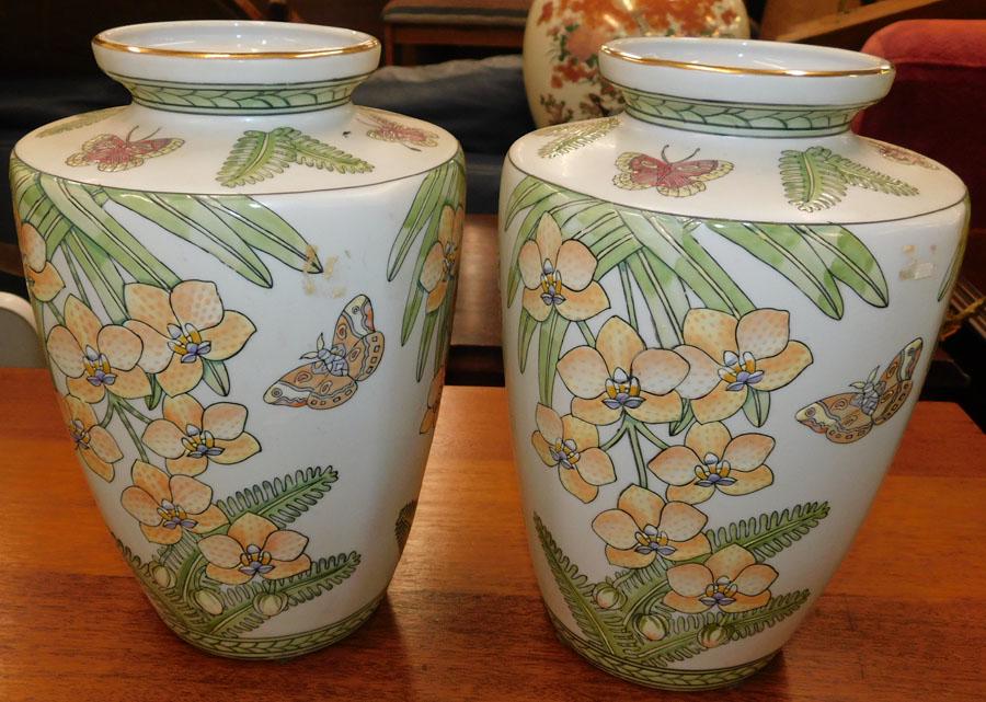 Pair of Porcelain Vases by Andrea Sadek (1 of 5)
