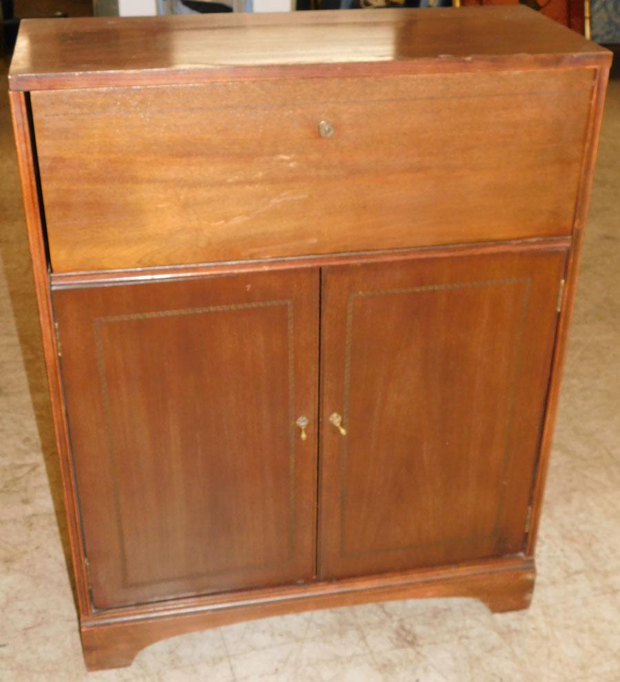 Mahogany Lift Top Bar Cabinet: Mahogany Lift Top Bar Cabinet. 30 1/4" x 12 1/4" x 38 1/4"