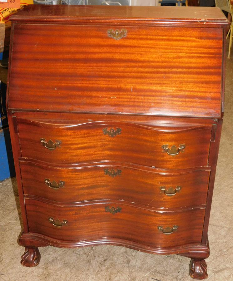 Mahogany Serpentine Front Claw Foot Desk: Mahogany Serpentine Front Claw Foot Desk. 30 1/2" W 16 1/2" D 40 3/4" H
