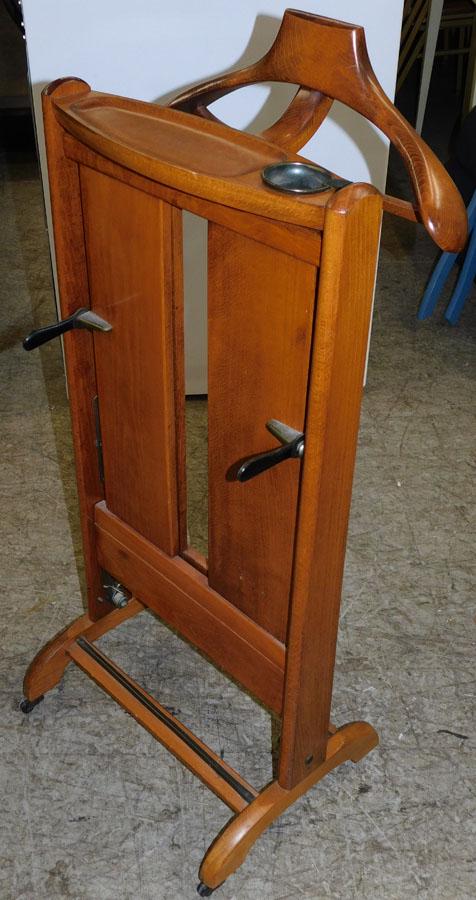 Maple Men's Valet: Maple Men's Valet . 18" W 14" D 40" H