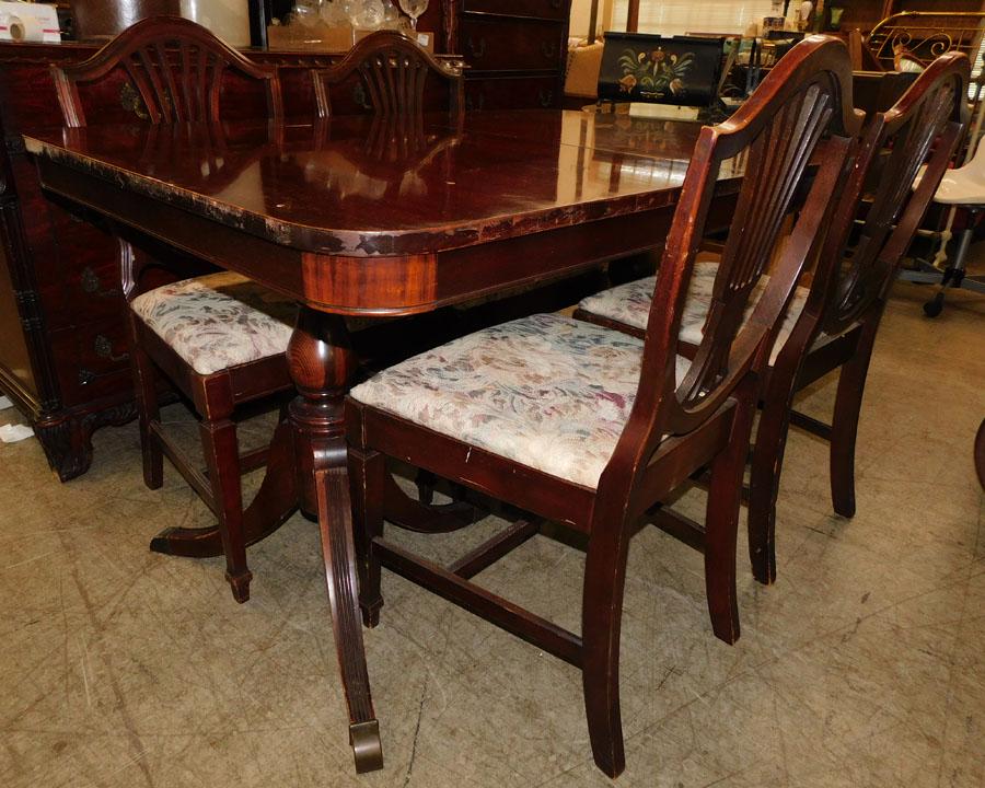Mahogany Pedestal Dining Table with 4 Chairs (1 of 2)