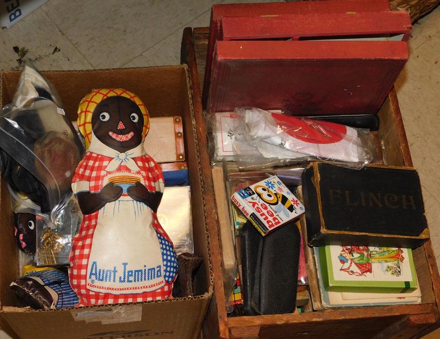 Lot of Vintage Games & Coin Purse: Lot of Vintage Games & Coin Purse.