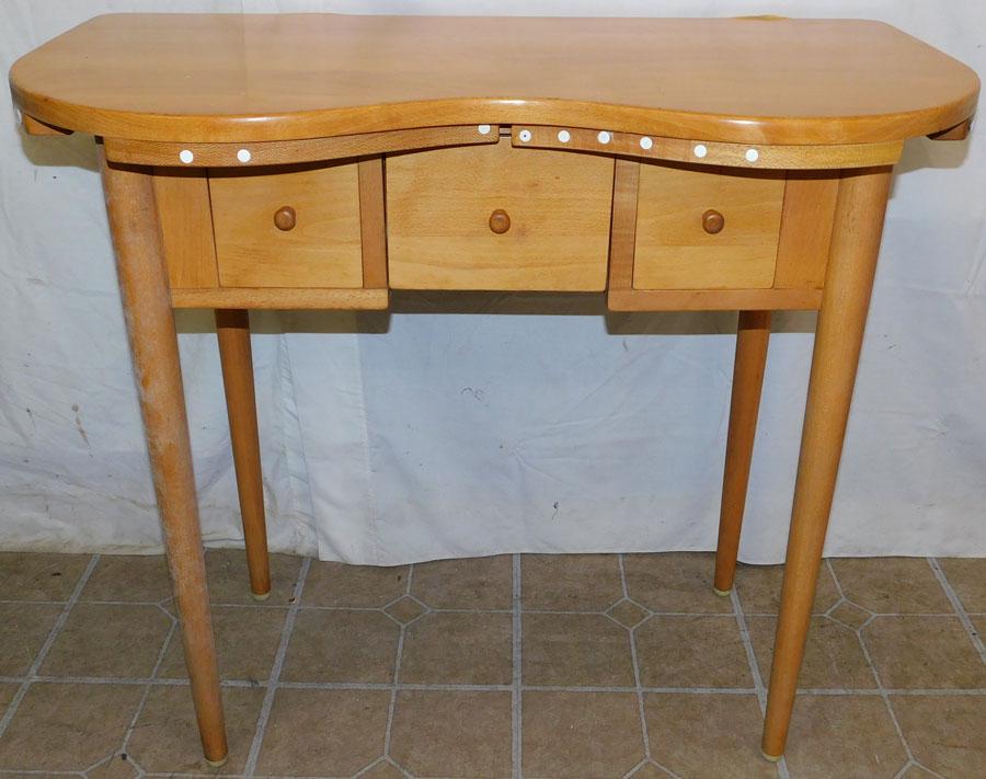 Maple Dressing Table with 3 Drawers (1 of 7)