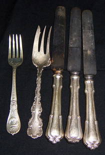 (3) Sterling handle knives and two forks: (3) Sterling handle knives and two forks (5 pieces)