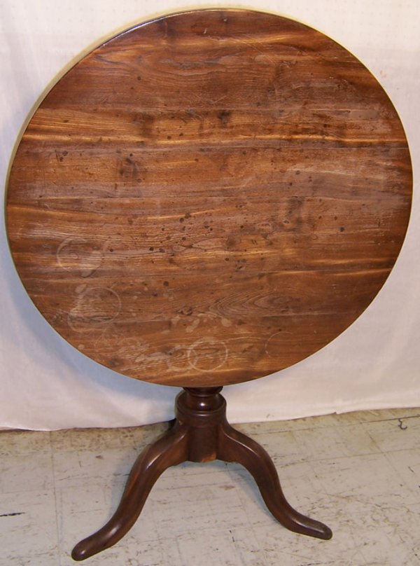 18th century cherry Queen Anne tilt top table: 18th century cherry Queen Anne tilt top table, Circa 1750 - 1780