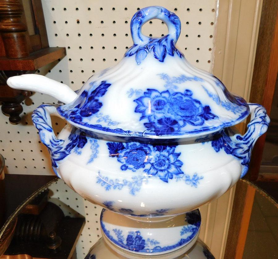 English Blue & White Porcelain Tureen (1 of 4)