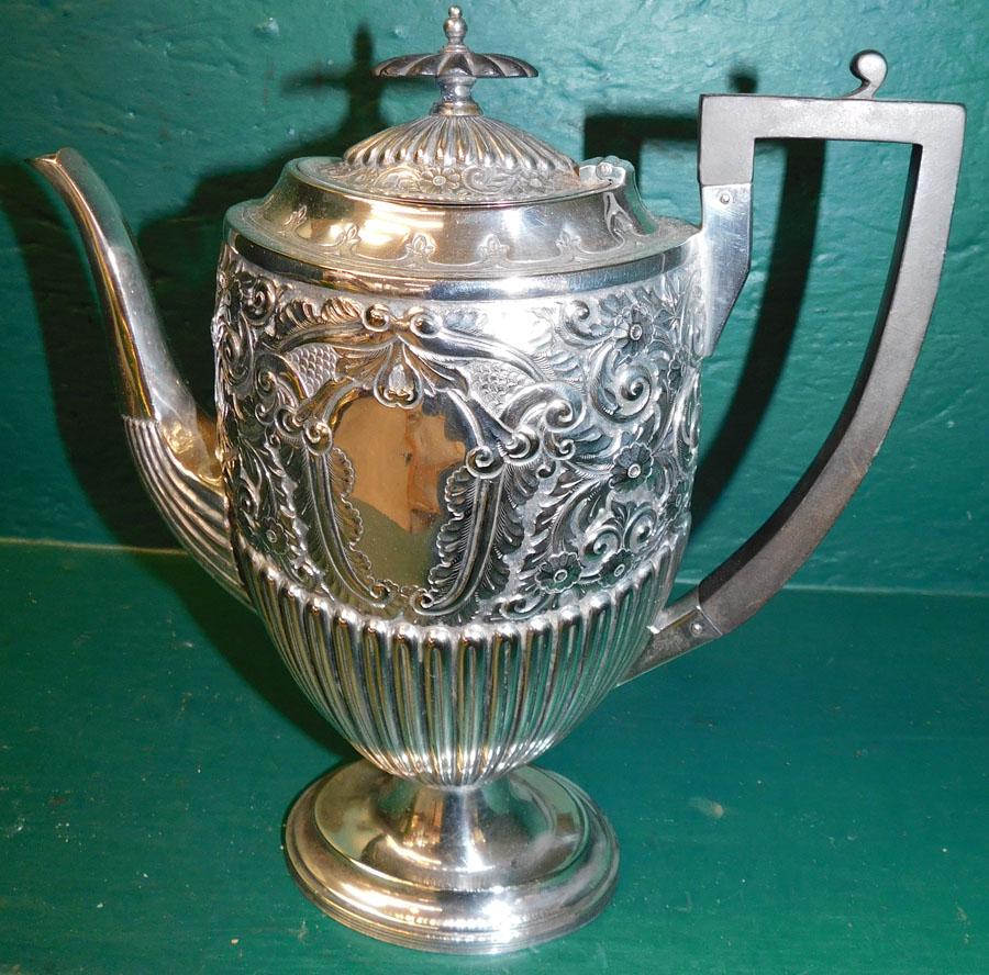 Walker & Hall Silverplate Teapot (1 of 5)