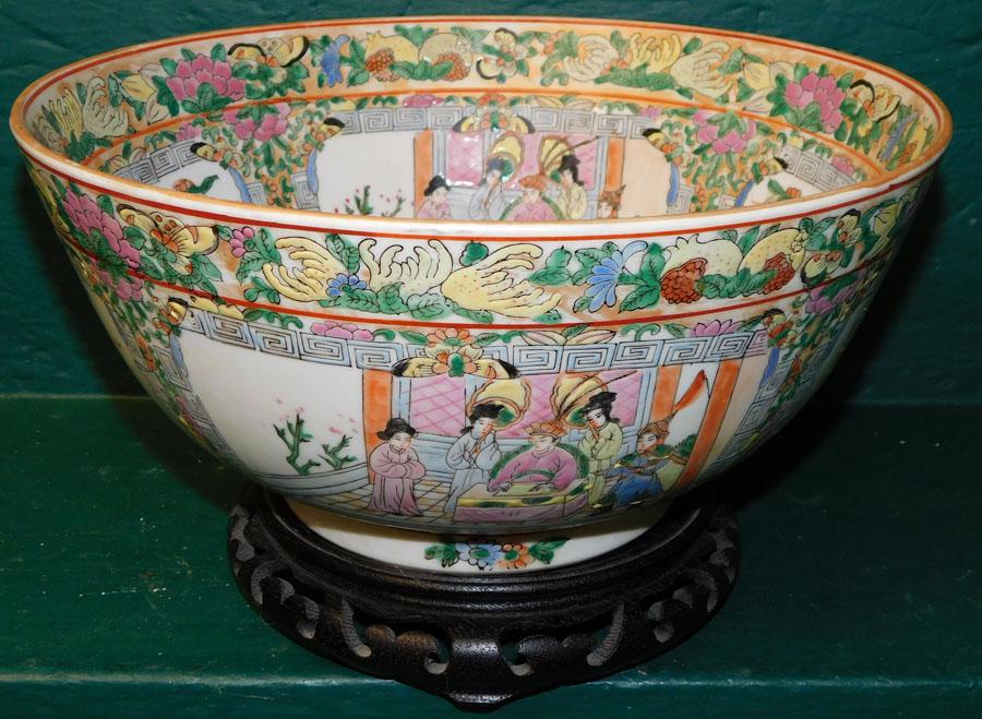 Modern Rose Medallion Bowl On Stand (1 of 4)