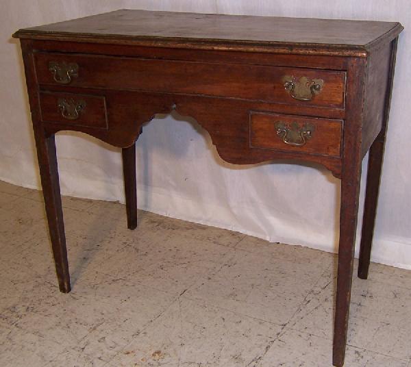 18th century mahogany inlaid 3 drawer lowboy: 18th century mahogany inlaid 3 drawer lowboy.(32 " wide x 18" deep x 27 3/4" tall)