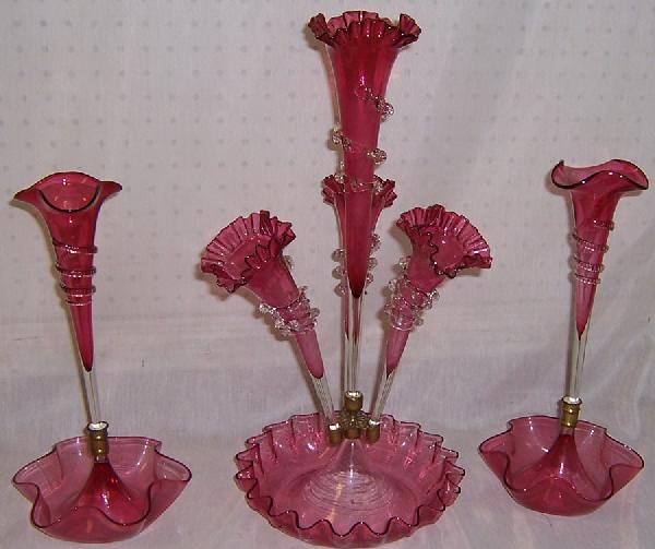 3 piece art glass epergne.: 3 piece art glass epergne.