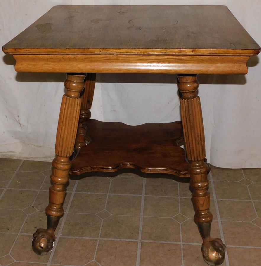 Quarter Saw Oak Claw Foot Lamp Table (1 of 3)