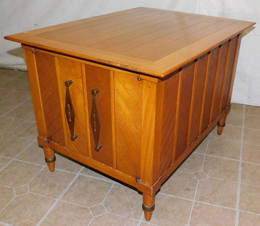 Mid-Century Modern Walnut End Table (1 of 6)