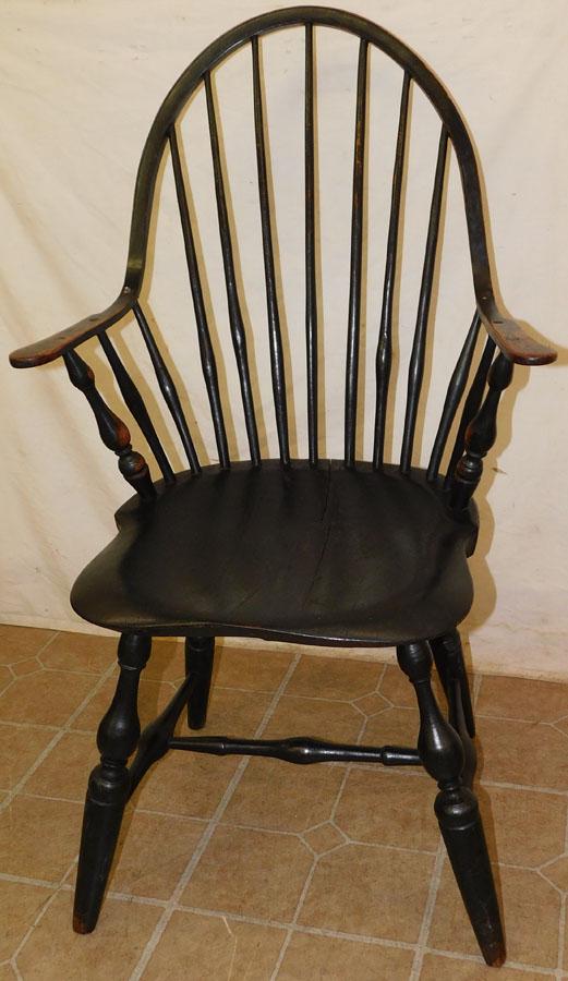 18th C Am Pntd Continuous Arm Windsor Chair (1 of 5)