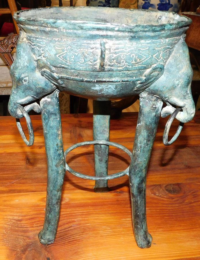 Bronze Elephant Plant Stand (1 of 2)