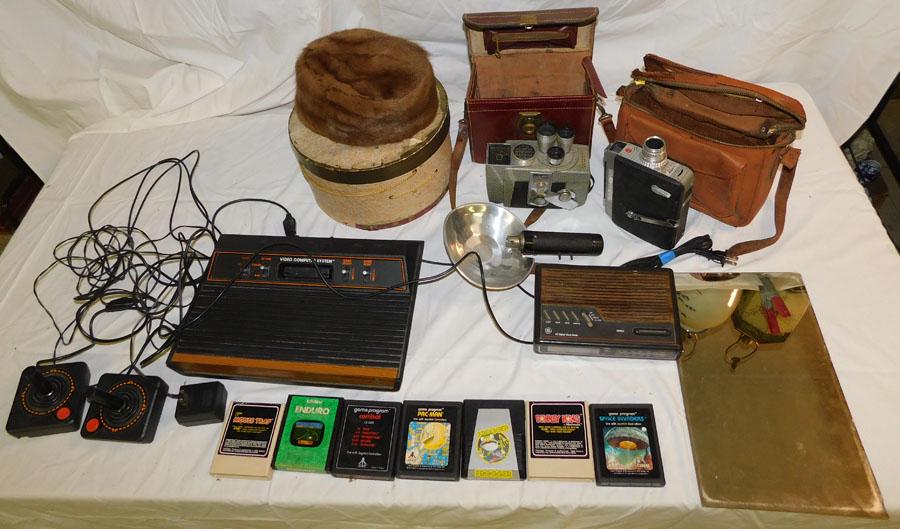 Lot of Vintage Cameras & Fur Hat in Box (1 of 5)