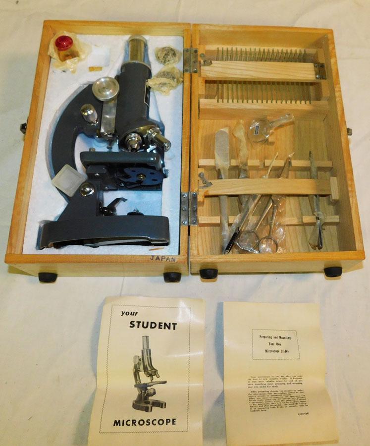 Vintage Microscope in Case (1 of 2)