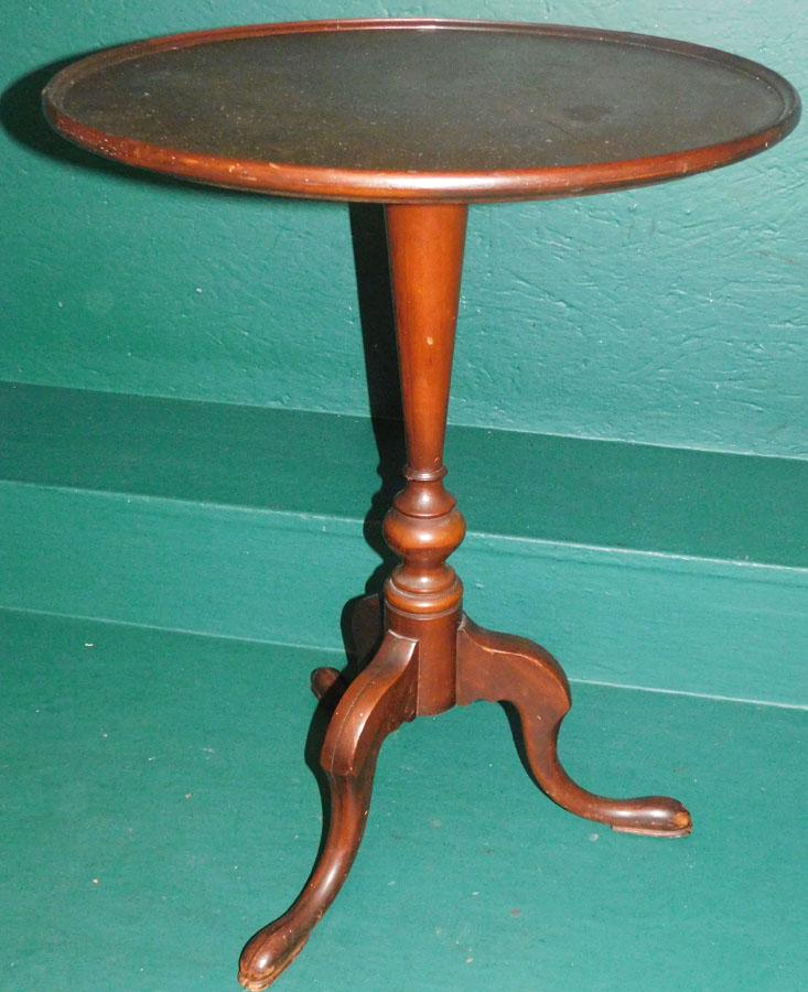 Round Mahogany Queen Anne Dish Top Whiskey Stand (1 of 4)