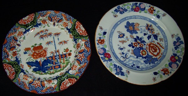 2 decorated ironstone plates. 10" diameter.: 2 decorated ironstone plates. 10" diameter.
