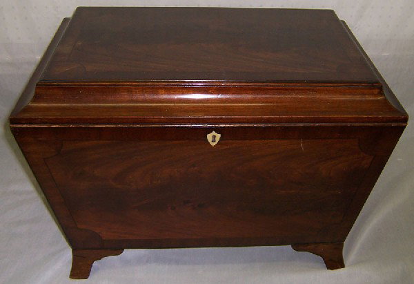 19th c Hepplewhite lift top cellaret w/ zinc liner: 19th century Hepplewhite lift top cellaret with zinc liner.23 1/2" wide x 15 1/2" deep by 17 " tall.